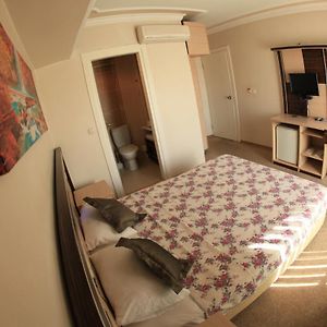 Standard Zimmer mit Kingsize-Bett